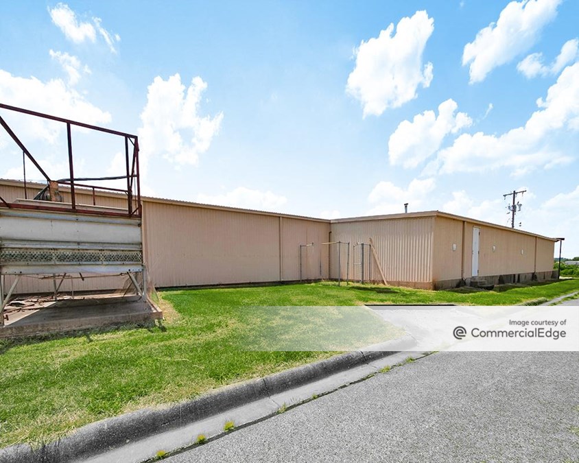 1905 North Main Street, Cleburne, TX Industrial Space